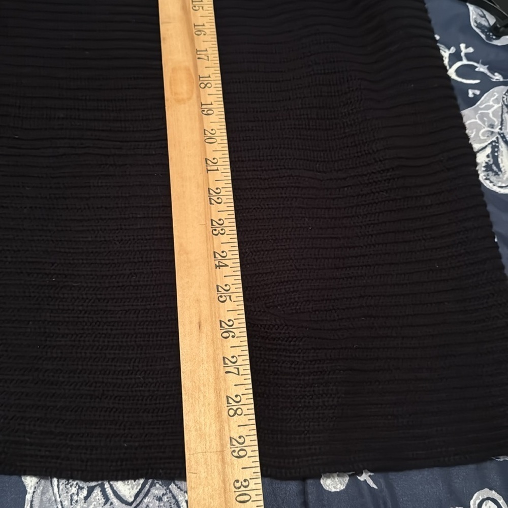 Black Ribbed Knit Vest - Picture 7 of 7